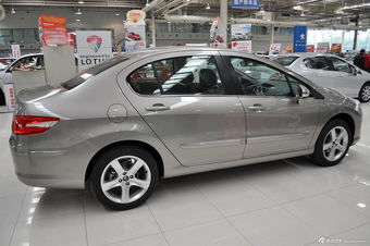 2013款东风标致408 2.0L手动舒适版