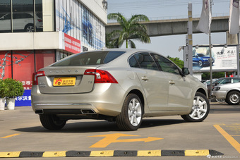 2016款沃尔沃S60L 2.0T自动 T5智驭版
