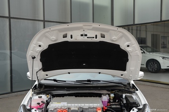 2016款比亚迪秦EV300尊荣型