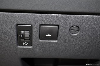 2013款东风标致408 2.0L手动舒适版