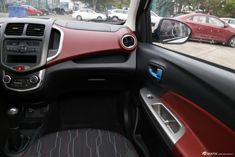 2015款奔奔1.4L手动豪华型国5