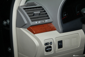 2013款凯美瑞200G 2.0L自动经典豪华版