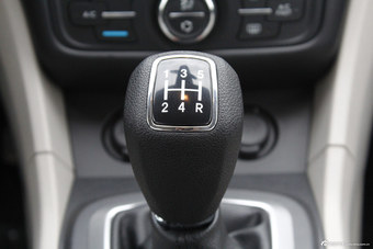 2015款东风风神L60 1.6L 手动新享型