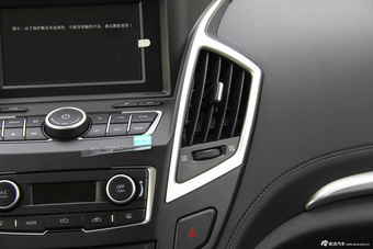 2015款东风风神AX7 2.0L手动智悦型