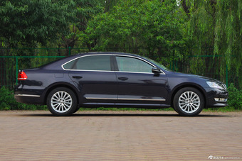 2015款帕萨特1.8T DSG至尊版