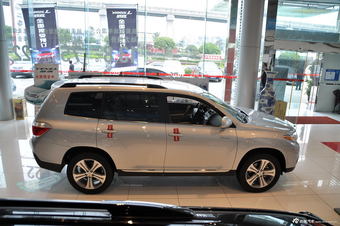 2012款汉兰达2.7L自动两驱豪华版7座