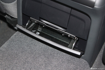 2015款奥迪A4L到店实拍