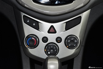 2014款爱唯欧三厢1.6L自动风尚型