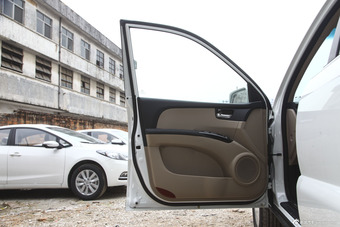 2013款狮跑 2.0L手动两驱GL