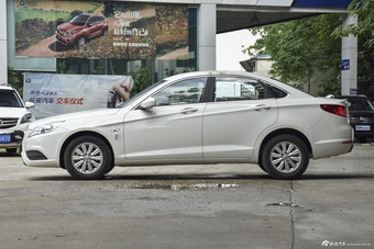 2015款绅宝D50 1.5L CVT标准超值导航版