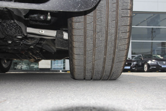 2016款揽胜极光2.0T自动SE PLUS 智享版