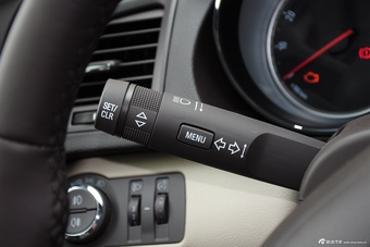 2015款君威2.0L自动领先时尚型