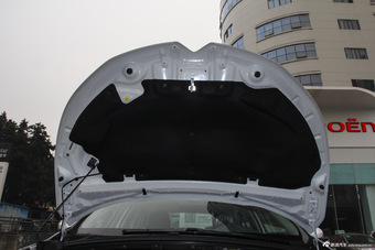 2013款雪铁龙C4L 1.6THP自动劲智版