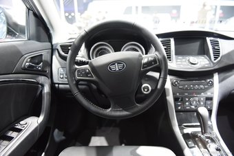 2015上海车展：奔腾B90