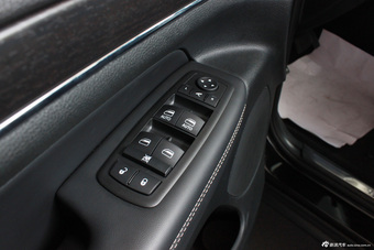 2014款大切诺基柴油版到店实拍