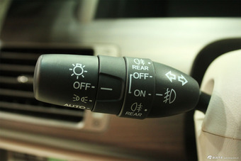 2012款东风本田艾力绅2.4 VTi-S尊贵版