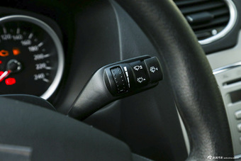 2013款福克斯两厢经典1.8L手动基本型