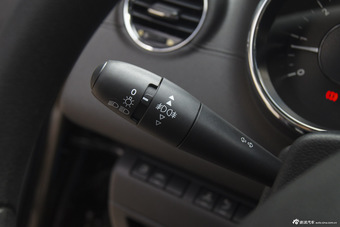 2015款东风标致3008 2.0L手动经典版