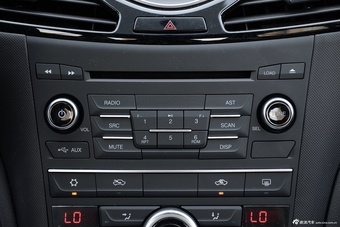 2016款奔腾B70 2.0L自动十周年纪念版