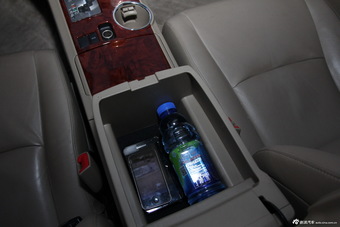 2013款汉兰达2.7L自动两驱紫金版