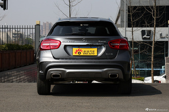2015款奔驰GLA260 2.0T自动4MATIC 运动型