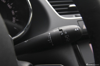 2015款东风标致3008 2.0L自动潮流版