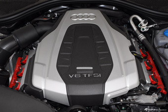 2016款奥迪A6L 3.0T自动45TFSI quattro运动型