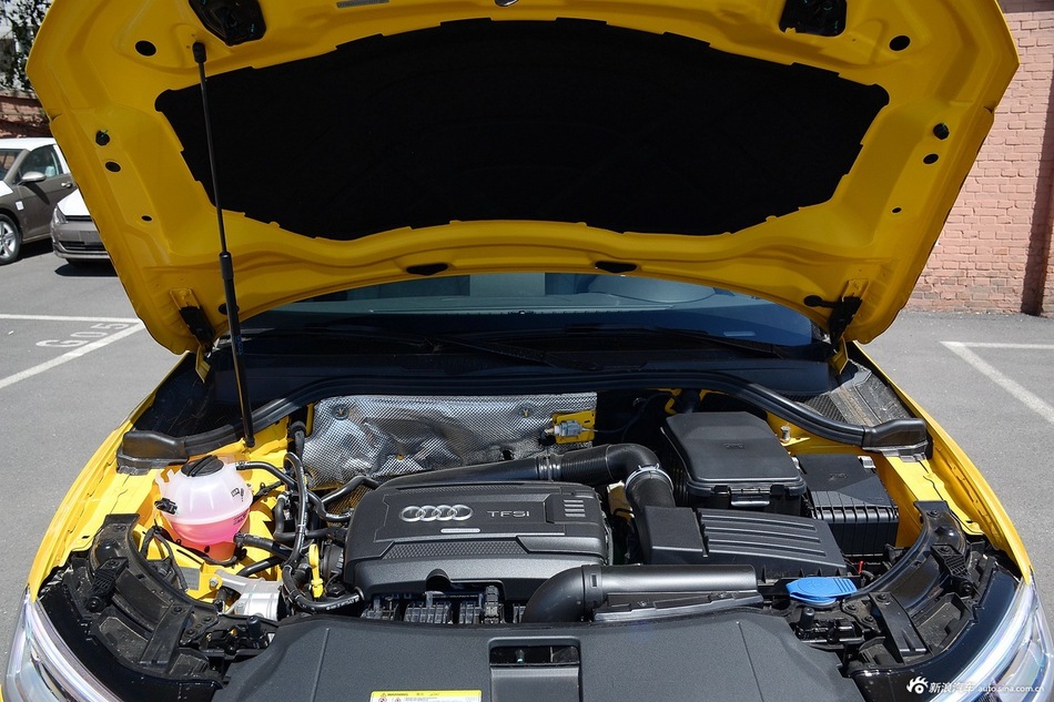 2016款奥迪Q3 2.0T自动quattro全时四驱35TFSI风尚型