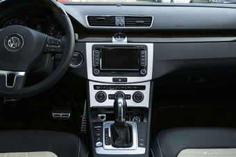 2015款迈腾2.0T自动改款旗舰型