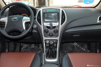 2015款比亚迪全新F3节能版1.5L手动尊贵型