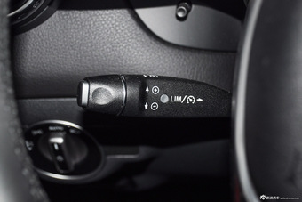 2016款奔驰GLA级 GLA260 2.0T自动4MATIC运动型