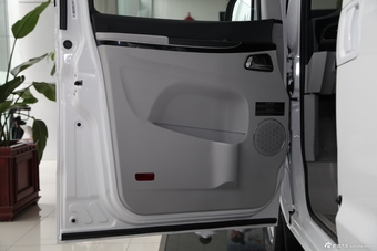 2013款瑞风M5 2.0T自动商务版