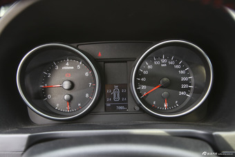 2015款哈弗H6升级版1.5T手动两驱尊贵型