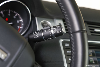 2015款揽胜极光2.0T自动智耀版