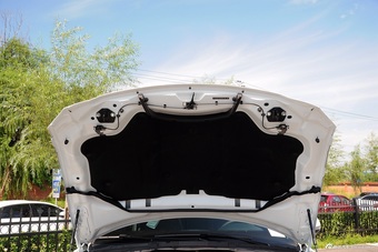 2015款捷豹XE R-SPORT 2.0 i4 Ti (200PS)