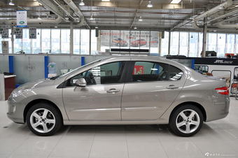 2013款东风标致408 2.0L手动舒适版