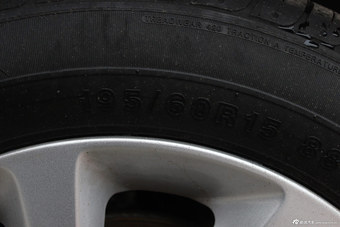 2013款东风风神S30 1.6L 手动尊雅型