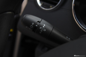 2015款东风标致3008 2.0L自动经典型