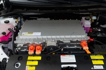 2016款比亚迪秦EV300尊荣型