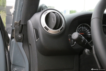 2014款牧马人2.8TD撒哈拉四门版