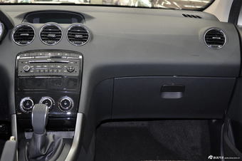 2013款东风标致408 2.0L手动舒适版