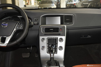 2016款沃尔沃S60L 2.0T自动 T5智驭版