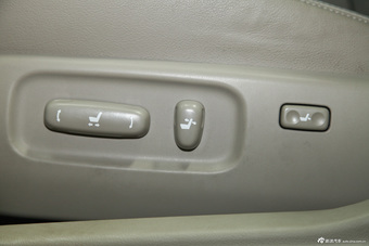 2013款凯美瑞200G 2.0L自动经典豪华版