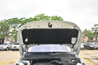 2016款揽胜极光2.0T自动SE智耀版