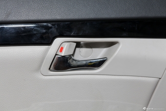 2013款吉利EC8 2.4L自动尊贵型