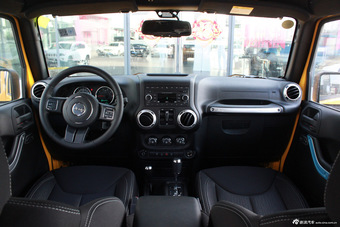 2015款牧马人2.8TD四门版Sahara图片