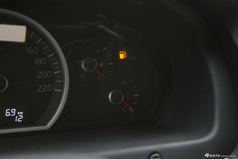 2013款狮跑 2.0L手动两驱GL