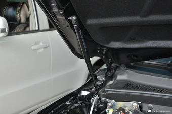 2012款奥轩GX5 2.0L手动两驱天窗版