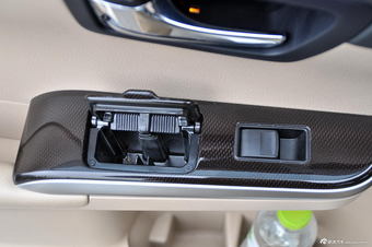 2012款凯美瑞尊瑞混动2.5HQ旗舰版