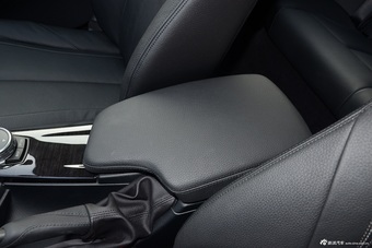 2016款宝马3系GT 328i 2.0T自动设计套装型